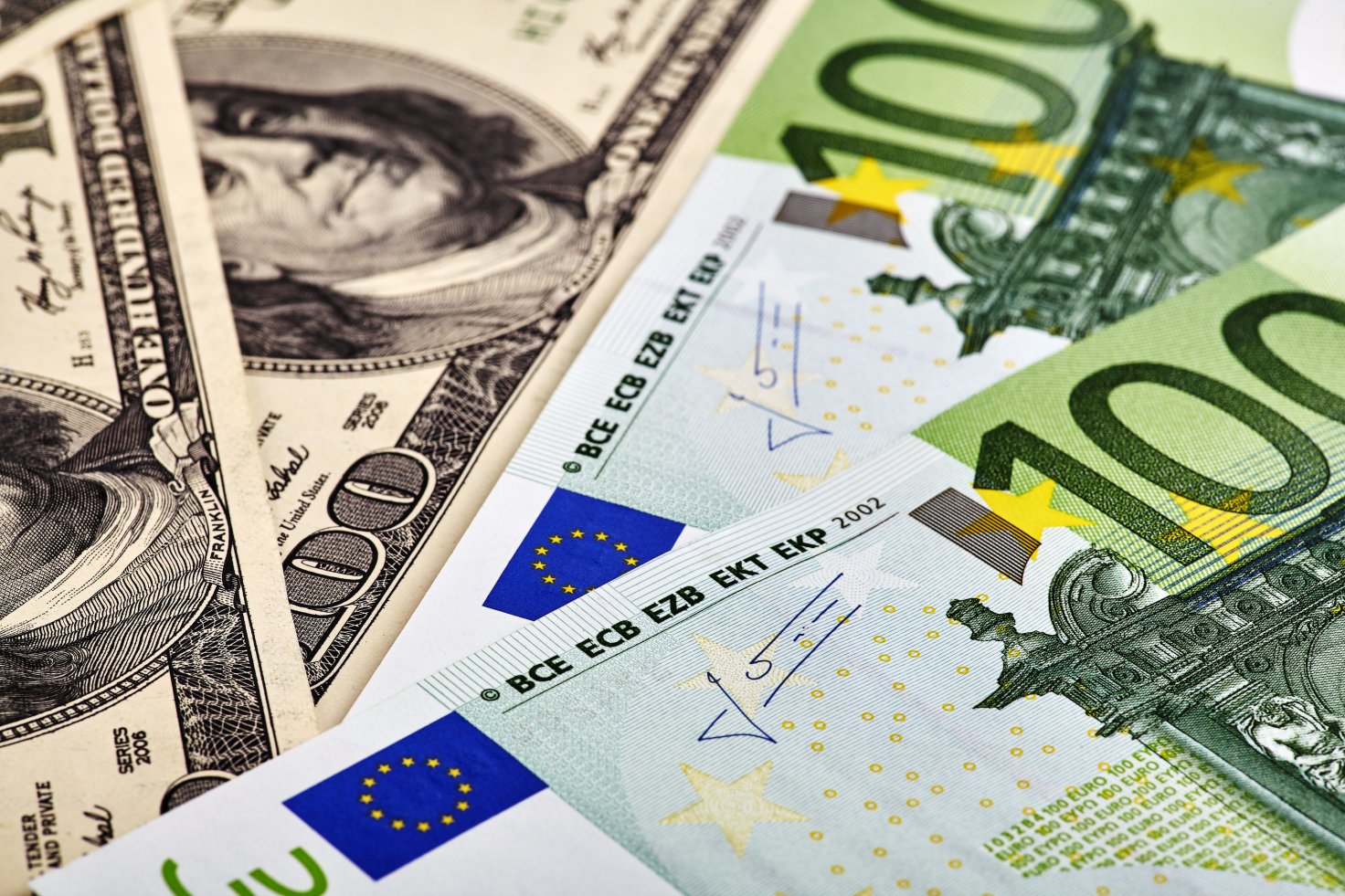 Информация о долларе и евро