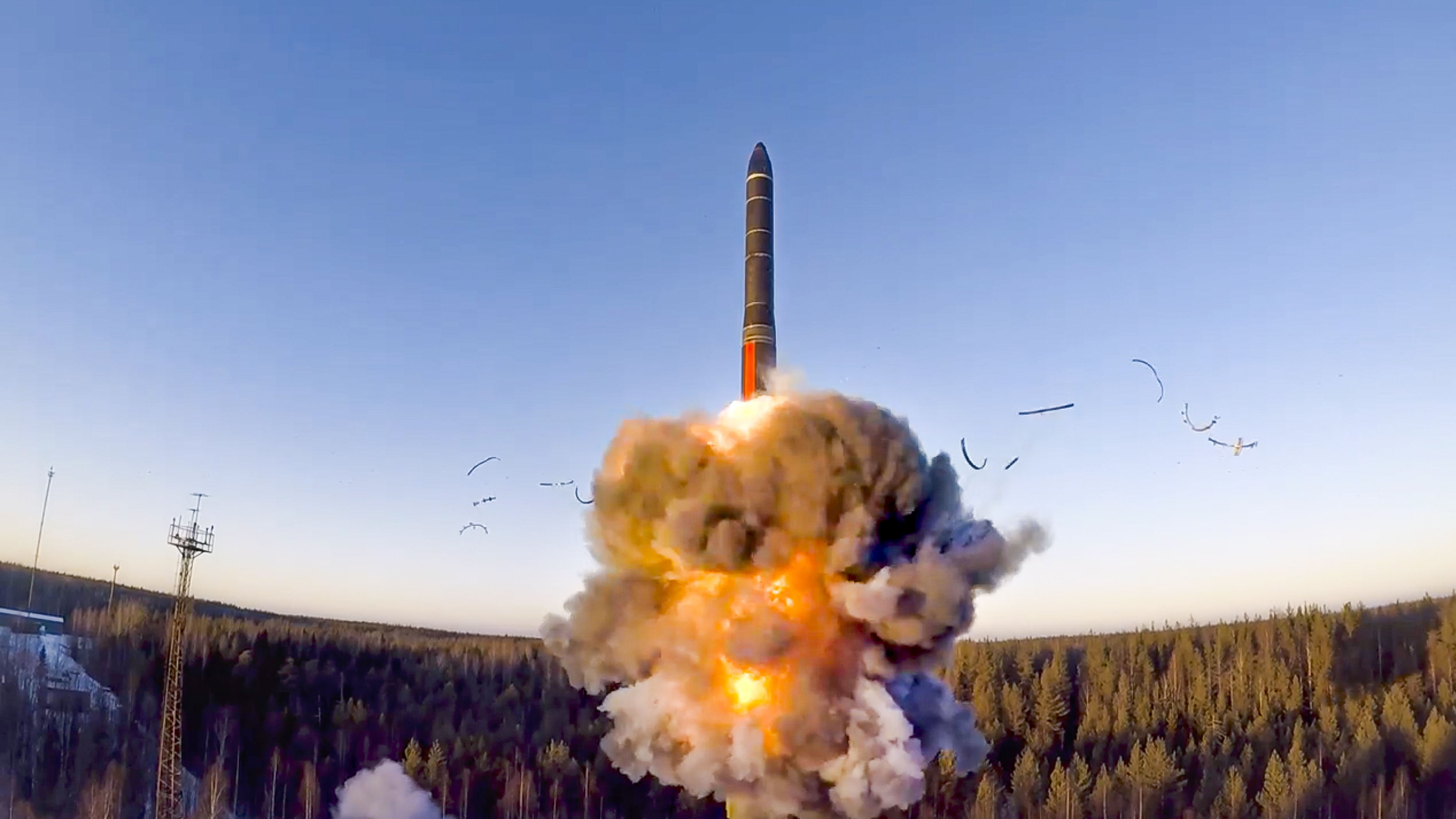 Россия использует ракеты. Ракета РС-24 Ярс. Старт баллистической ракеты Ярс. Ядерная ракета РС-24 «Ярс». Межконтинентальная ракета Ярс.